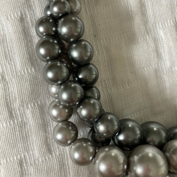 Two tone gray beaded necklace - Picture 3 of 4